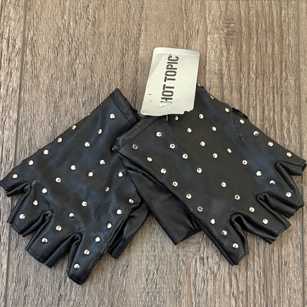 Vintage 90s Y2K Old Hot Topic Black Fingerless Biker Gloves w Silver Round Studs